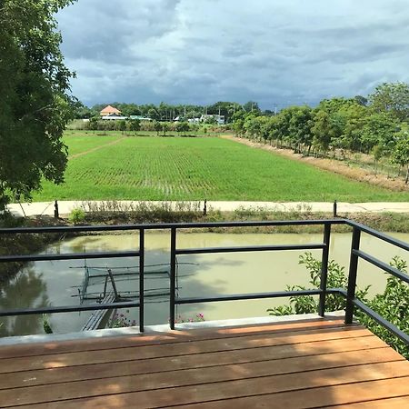 บ้านกลางเกาะ รีสอร์ท Uthai Thani Buitenkant foto