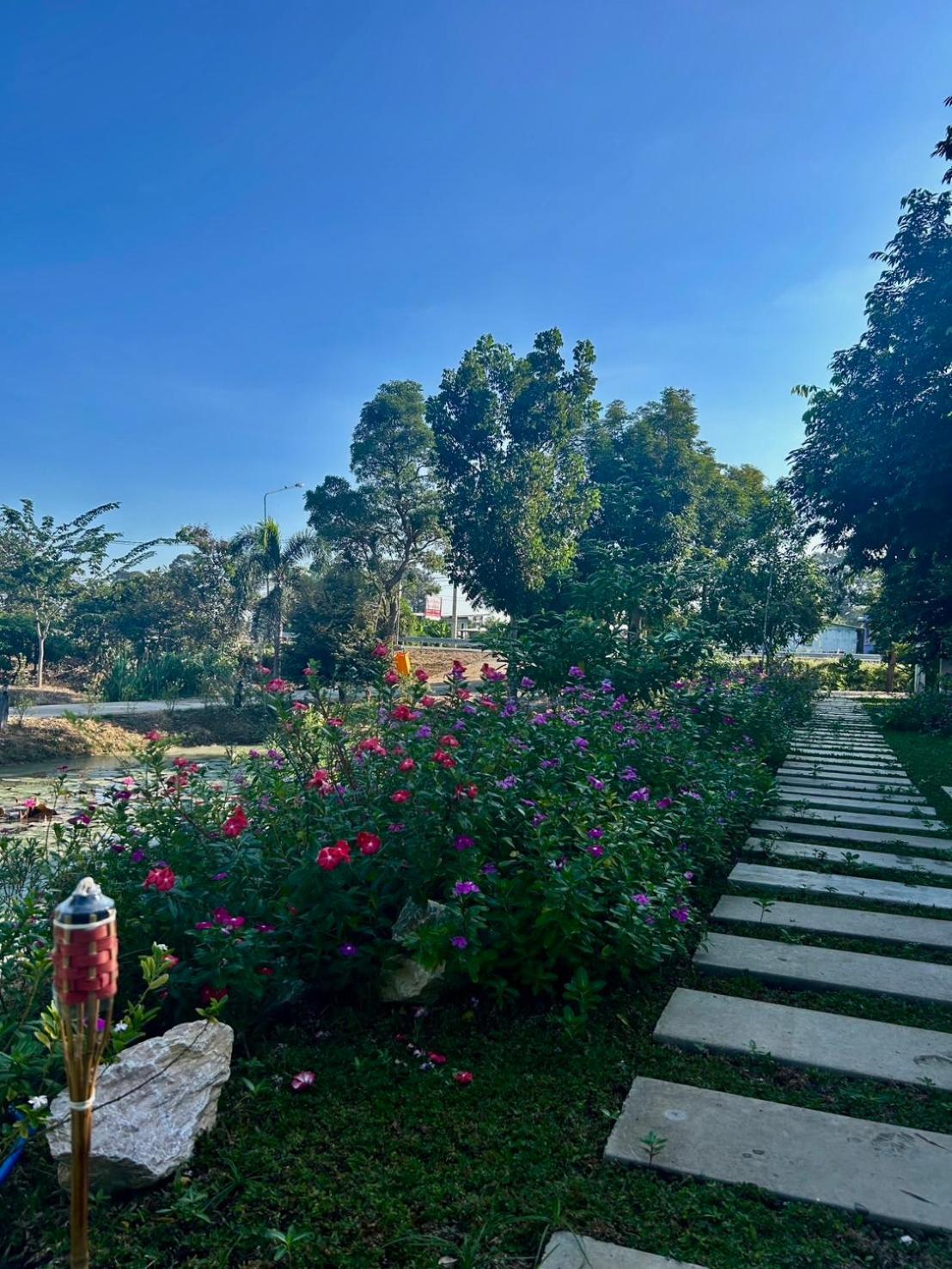 บ้านกลางเกาะ รีสอร์ท Uthai Thani Buitenkant foto